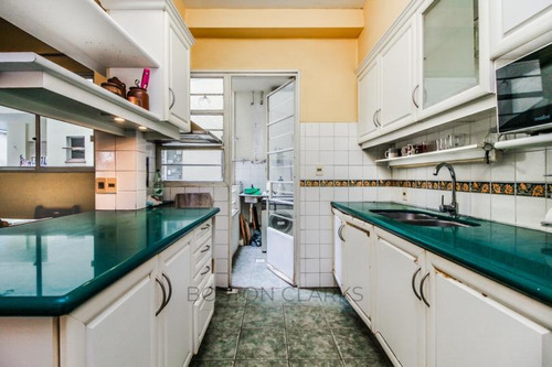 Apartamento En Venta En Pocitos: 3 Dormitorios, 1 Baño