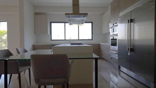 Residencia Con Acabados De Lujo En San Patricio