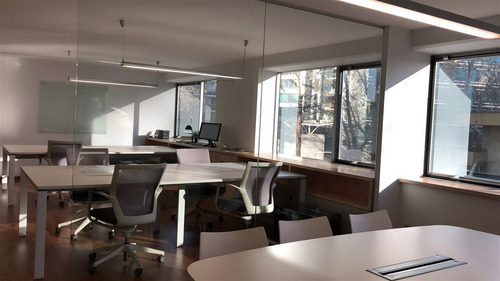 Oficina Remodelada; Excelente Conectividad; Metro Los Leones