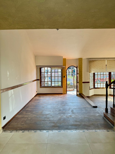 Venta Chalet 4 Ambientes Con Pileta En El Palomar!