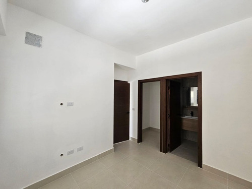 Apartamento En Venta En Mirador Norte, Santo Domingo, 95m2, 2 Hab. 2 Parqueos, Exclusivo Complejo Con Todas Las Comodidades Que Ofrece, Zona Tranquila, Seguridad, Oportunidad De Invertir En Tu Sueño.