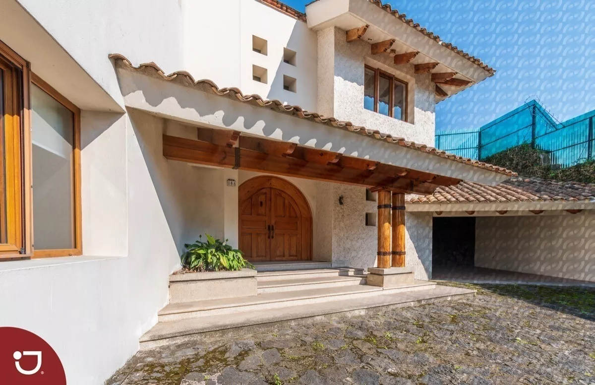 Casa En Venta En Calle Semi-privada, Xalapa