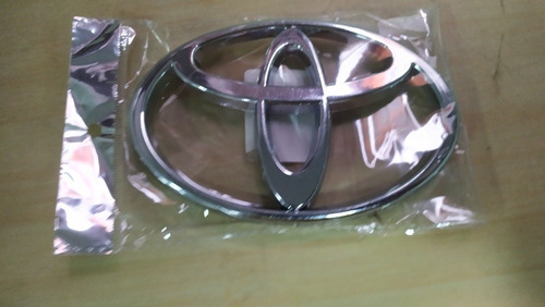 Imagen 6 de 8 de Emblema Persiana Toyota Macho 4.5 De Tornillos Envio Gratis