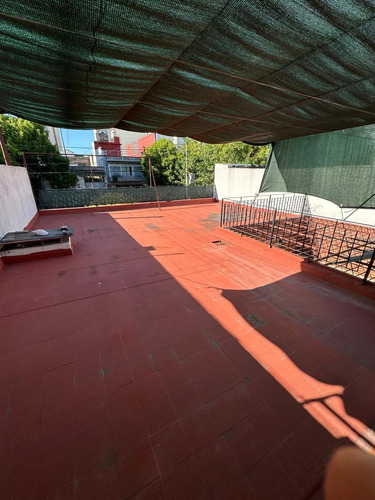 Casa Con Garage Sobre Avenida En Venta!!!