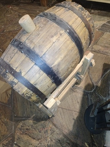 Imagen 5 de 5 de Barril De Roble Francés Con Base De Madera Y Tapón Adorno