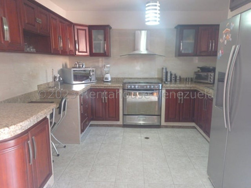 María Valera Vende Casa Duplex Al Este Barquisimeto,