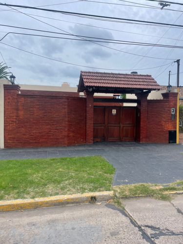 Chalet En Venta En Merlo Centro 