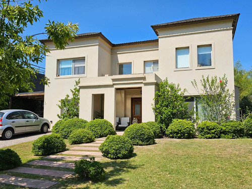 Magnifica Casa  Con Amarra  San Isidro Labrador  