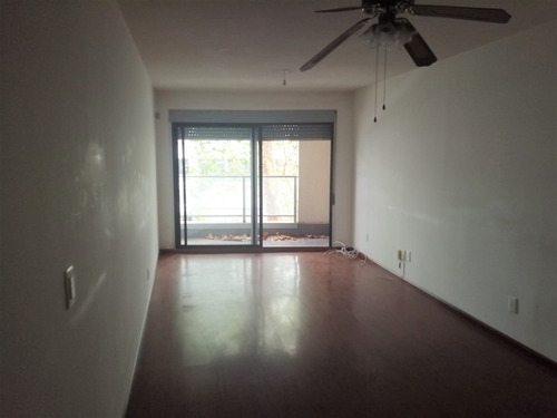 Se Vende Apartamento En Cordón, A Metros De Av. 18 De Julio.