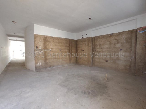 Townhouse En Obra Gris En Urb Andres Bello Maracay, Financiamiento Disponible. 23-18761 More