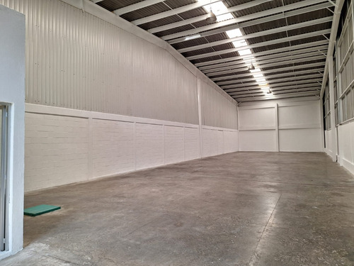 Bodega Con Excelente Ubicación, Uso De Suelo Industrial, Entrada Para Tráiler