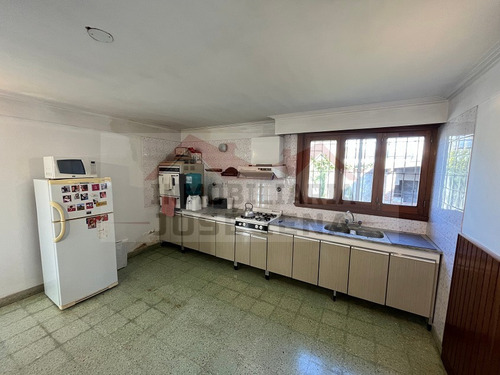 Casa 3 Dormitorios Con Escritorio En Venta - Calle Rodriguez Peña E/ Guido Y Güemes - General Belgrano. A 1 Cuadra Del Céntro De La Ciudad.