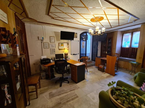 Venta De Hotel En El Centro Histórico, Con Opción A Diversos Giros Y Con Plusvalía Privilegiada, Ya Que Cuenta Con Uso Comercial Y De Servicios E Informe De Uso De Suelo Habitacional-comercial Y/o De