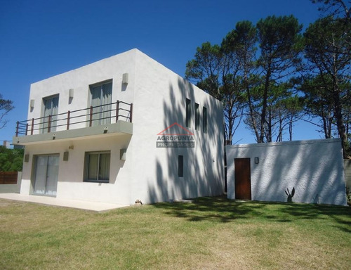 Casa En Montoya, 4 Dormitorios *- Ref: 4134