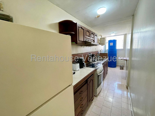 Hermoso Apartamento En Venta En Una De Las Zonas Mas Concurridas Al Este De La Ciudad,urb Club Hipico Las Trinitarias Barquisimeto - M -c -t- #// Monica Carrasquel, Rah Centro Occidente /*# Oportunida