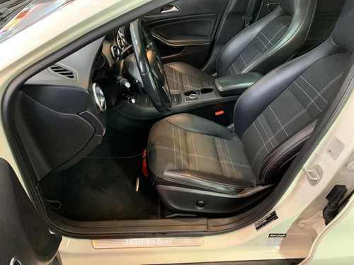 Mercedes-Benz Classe GLA 1.6 Vision Turbo Flex 5p