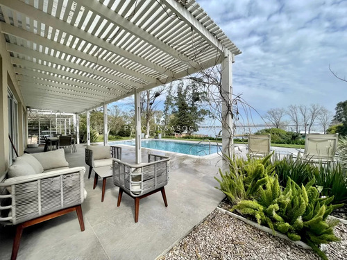 Casa En Venta De 4 Dormitorios En Laguna Del Sauce, Punta Del Este.