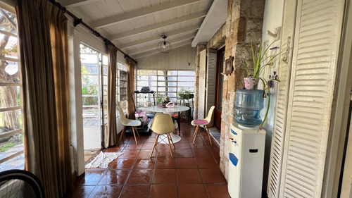 Imagen 6 de 7 de Chalet Clásico En Venta Próximo A La Estación De Padua