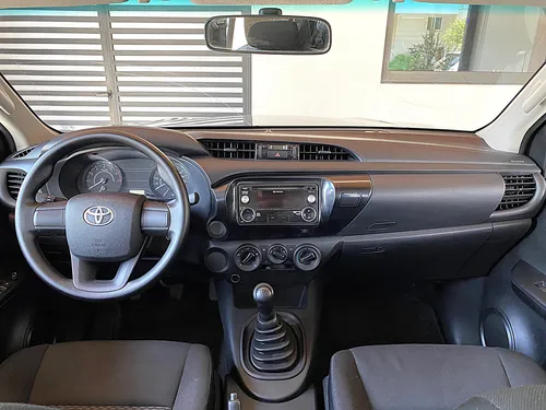 Toyota Hilux 2.7 Cabina Doble Sr Mt