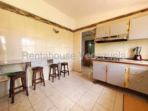 Amplia Y Confortable Casa En Venta Urb. Fundación Mendoza, Maracay 25-6542 Hc
