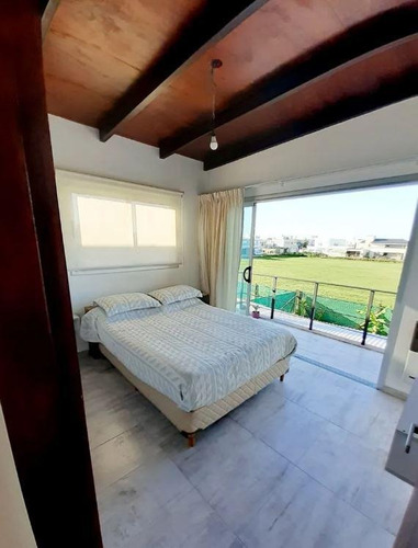 Casa Venta 2 Dormitorios 2 Baños 1 Cochera 250 Mts 2 Totales - Manuel B Gonnet