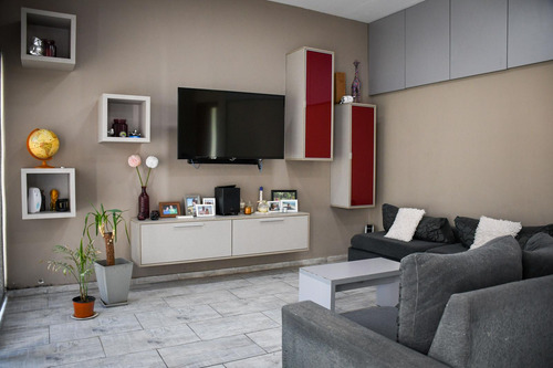 Casa En Venta Con Pileta En Barrio Privado La Carolina Golf Y Country Club