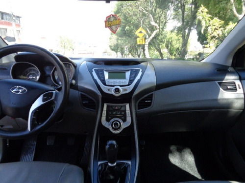 Flamante Hyundai New Elantra 4p 1.8 Ac 2012