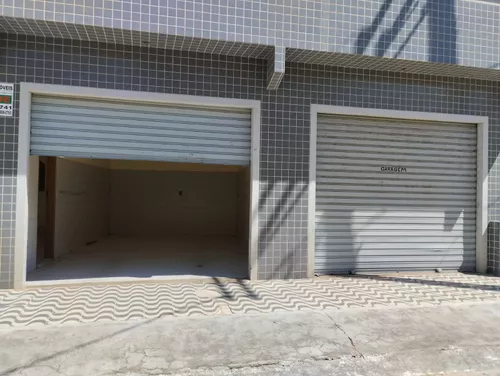 1° Andar Com: 02 Lojas Com Banheiro, 01 Garagem, Uma Casa