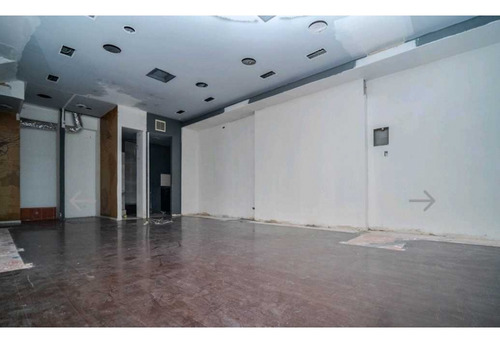 Venta De Local En El Centro Comercial Oviedo Por Inversión.