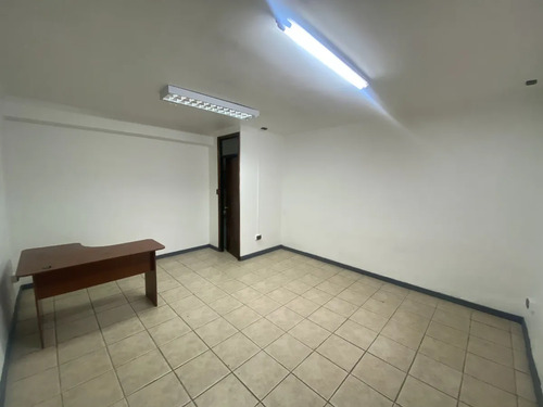 Oficinas En Arriendo, Calle Lautaro.