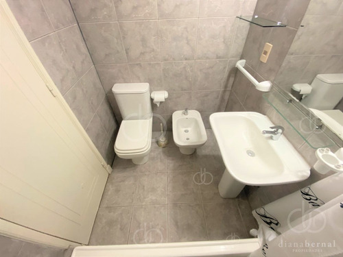 Imagen 10 de 15 de Punta Del Este, 2 Dormitorios Y 2 Baños, Cochera, Terraza Y Parrillero.