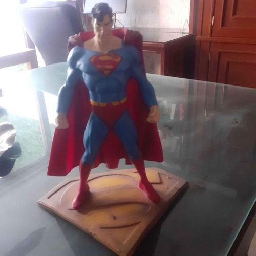 Coleccionable De Resina Superman De 40 Cm De Alto (Usado)