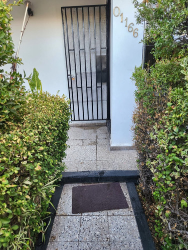 Excelente Casa En Calle Inés Rivas, Comuna De La Cisterna.