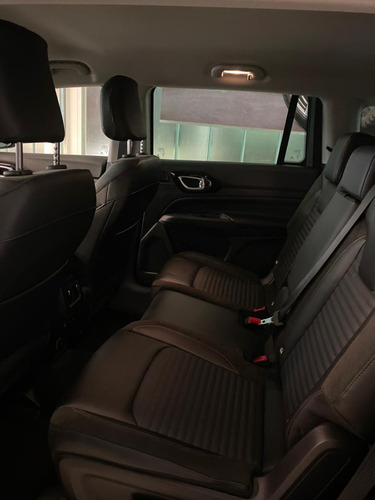 Imagen 17 de 18 de Jeep Commander 2023 2.0 Td At9 4x4 Limited Plus
