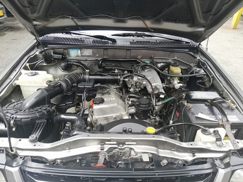 Imagen 12 de 12 de Toyota Hilux 2005 2.4l 4x2