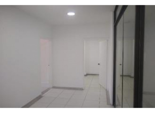 Oficina 132 M2 En Arriendo, Zona Financiera, Centro Internacional