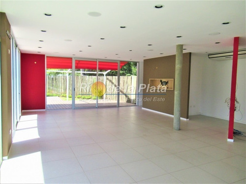 Moderno Local En Nuevo Centro Comercial- Ref: 12283