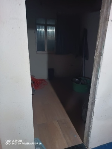 Vende-se Casa 2qts Sala Cozinha Banheiro.