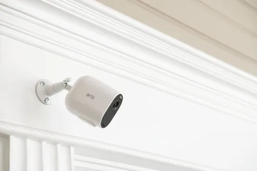 Camara Arlo Essential Spotlight 1080p Inalambrica Ext / Int