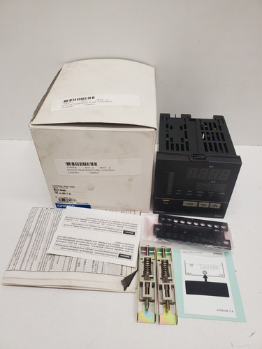 New In Box! Omron Digital Temperature Controller E5ak-aa Ccm