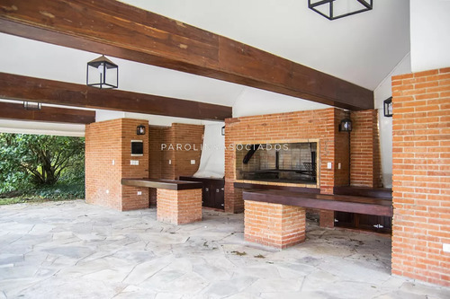 Venta Casa De 5 Dormitorios En Barrio Golf De Punta Del Este