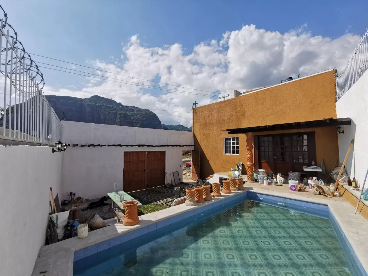 En Venta Casa De Descanso En Tlayacapan Morelos Con 3 Recamaras, Alberca Y Jardin