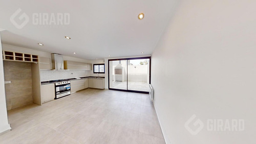 Triplex De 4 Ambientes A Estrenar En Villa Primera, Parrilla Y Patio