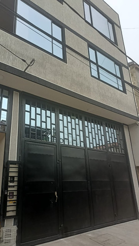 Local En Arriendo En Bogotá Engativá Centro. Cod 112371