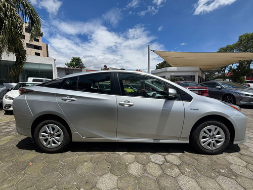 Toyota Prius 1.8 Base Cvt