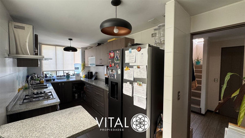 Casa En Venta De 3 Dormitorios Y 3 Baños En Quilpué