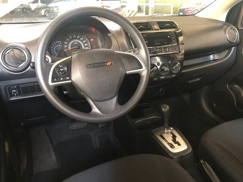 Imagen 12 de 15 de Dodge Attitude Se Cvt 2017 Factura Original Agencia Un Dueño
