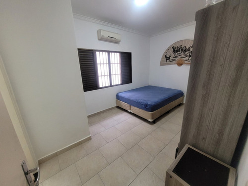 Imagem 14 de 25 de Casa Com 4 Quartos E 5 Banheiros À Venda, 140 M² - Amg10