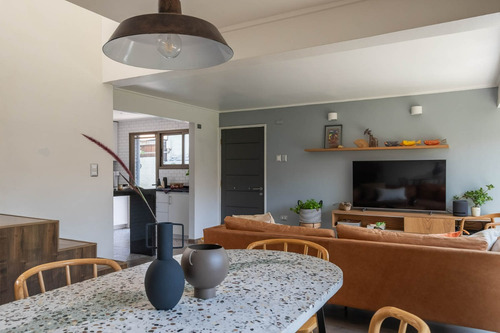 Impecable Casa Remodelada Pareada (almendros)