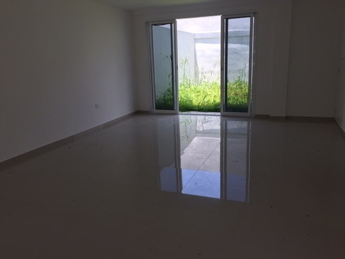 Imagen 5 de 18 de En Venta Townhouse Nuevo!!!. La Pedregosa Conjunto Privado. Precio Solo Por Estos Dias!!!..